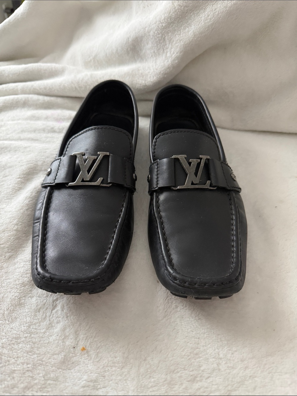 Louis Vuitton Black Leather Loafer Men's Shoes US 10 Comfort Logo Buckle Slip-On